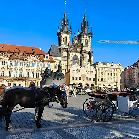 Valentinka Minutes Away From Charles Bridge شقة