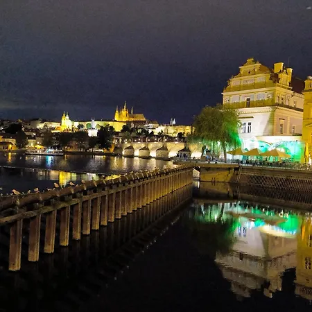 Valentinka Minutes Away From Charles Bridge * 布拉格